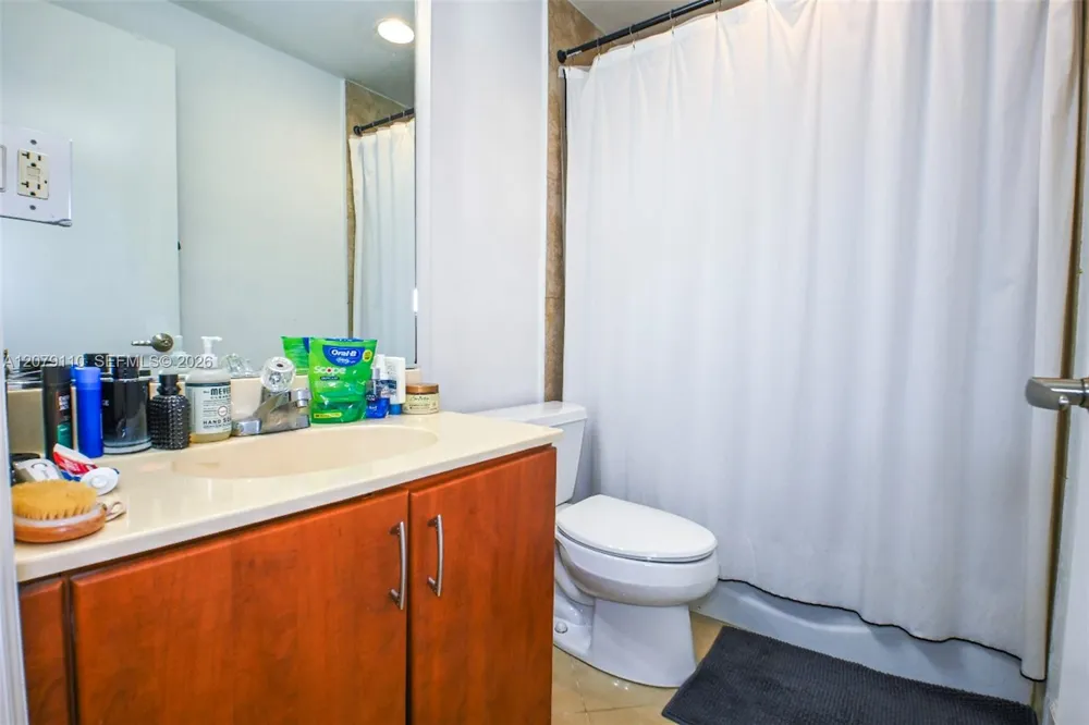 7501 E Treasure Dr #1H North Bay Village, FL 33141