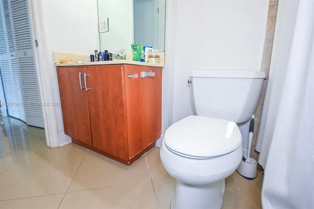 7501 E Treasure Dr #1H North Bay Village, FL 33141