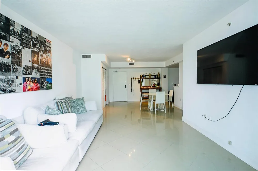 7501 E Treasure Dr #1H North Bay Village, FL 33141