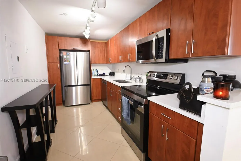 7501 E Treasure Dr #1H North Bay Village, FL 33141