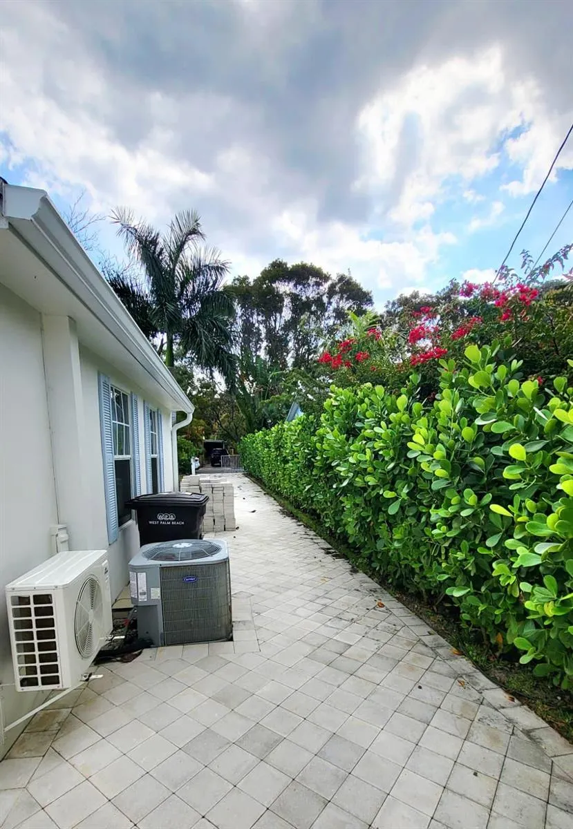 515 52ND STREET West Palm Beach, FL 33407