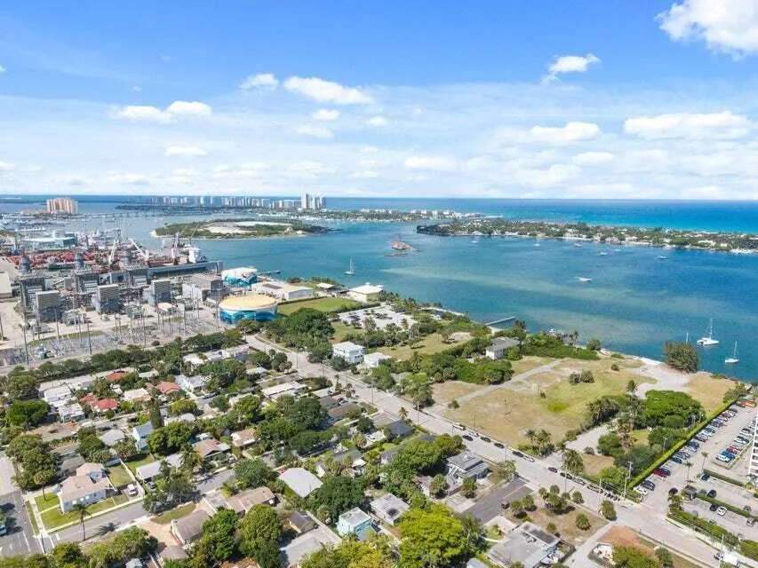 515 52ND STREET West Palm Beach, FL 33407