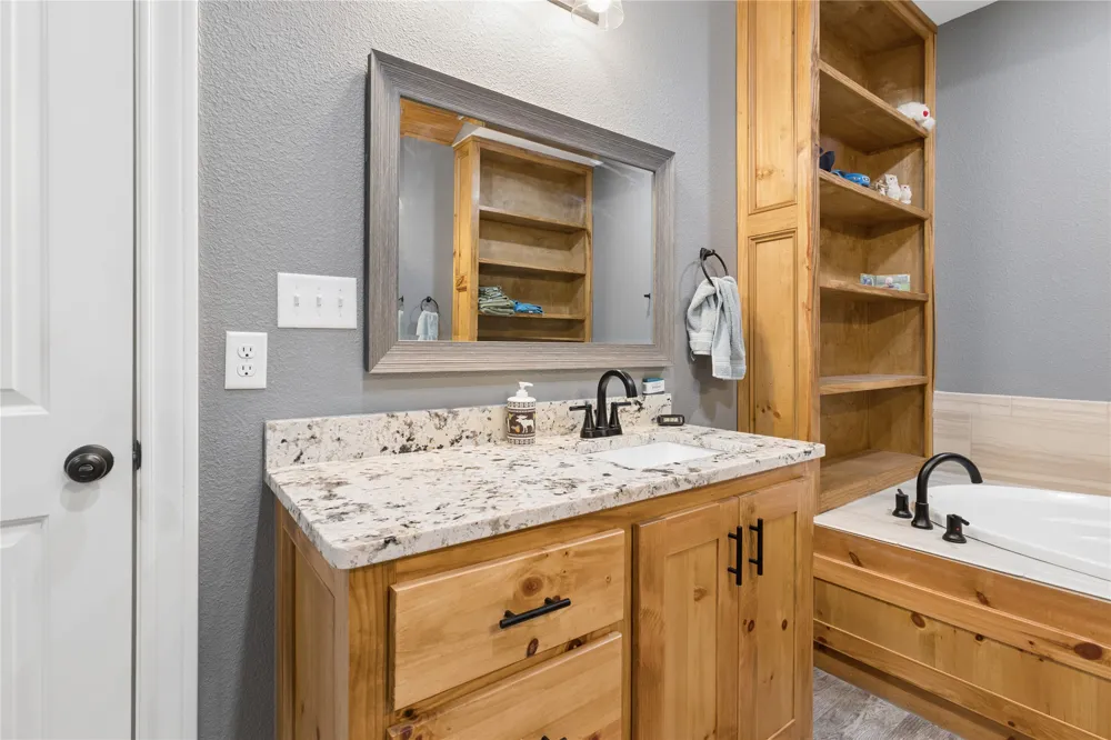 1100 Fm 992 De Kalb, TX 75559