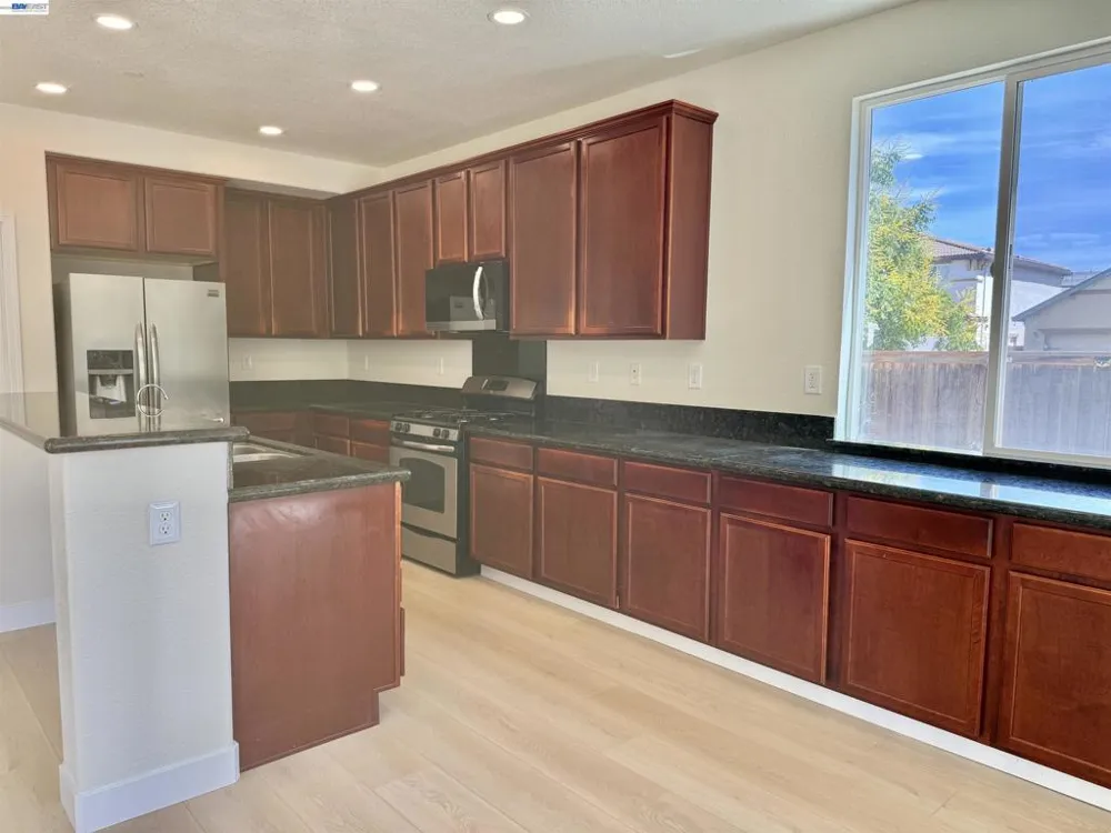 668 Landmark Pt Lathrop, CA 95330