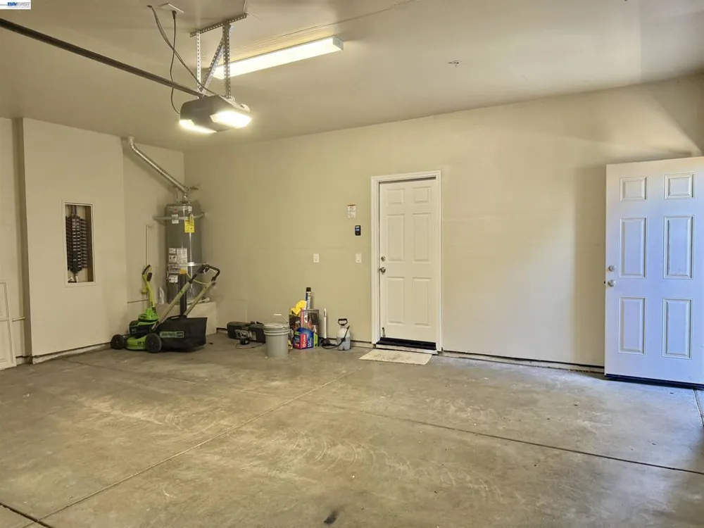 668 Landmark Pt Lathrop, CA 95330