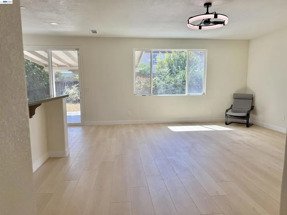 668 Landmark Pt Lathrop, CA 95330