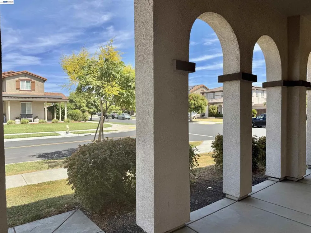 668 Landmark Pt Lathrop, CA 95330