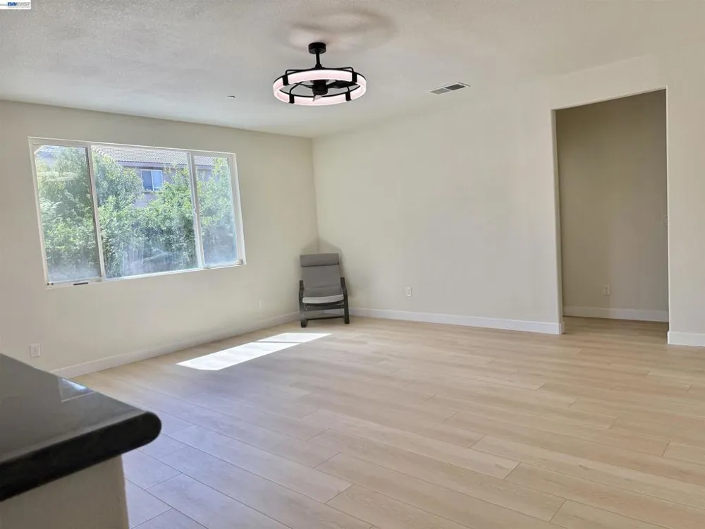 668 Landmark Pt Lathrop, CA 95330