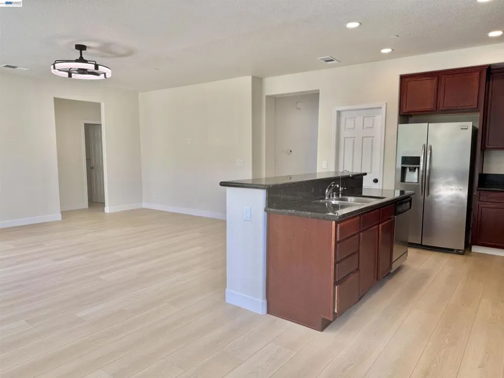 668 Landmark Pt Lathrop, CA 95330