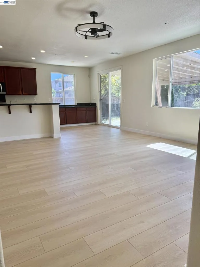 668 Landmark Pt Lathrop, CA 95330