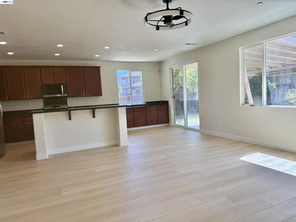 668 Landmark Pt Lathrop, CA 95330