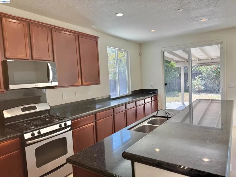 668 Landmark Pt Lathrop, CA 95330