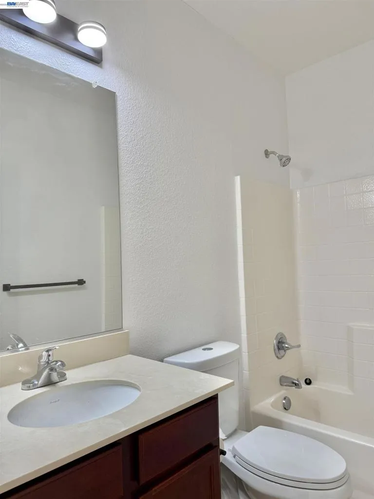 668 Landmark Pt Lathrop, CA 95330