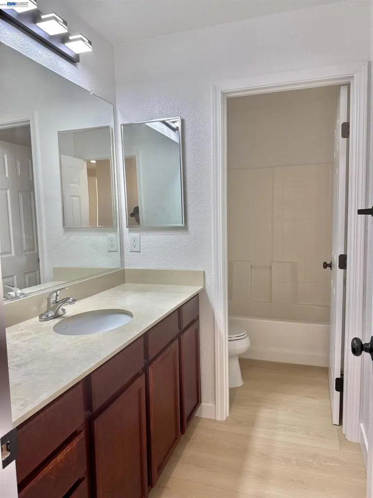668 Landmark Pt Lathrop, CA 95330