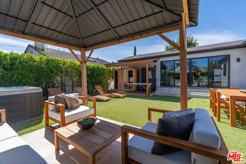 17723 Miranda Street Encino, CA 91316
