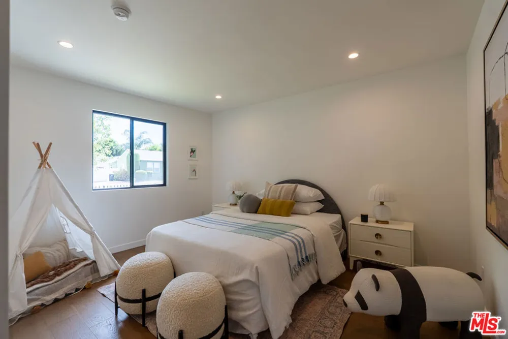 17723 Miranda Street Encino, CA 91316