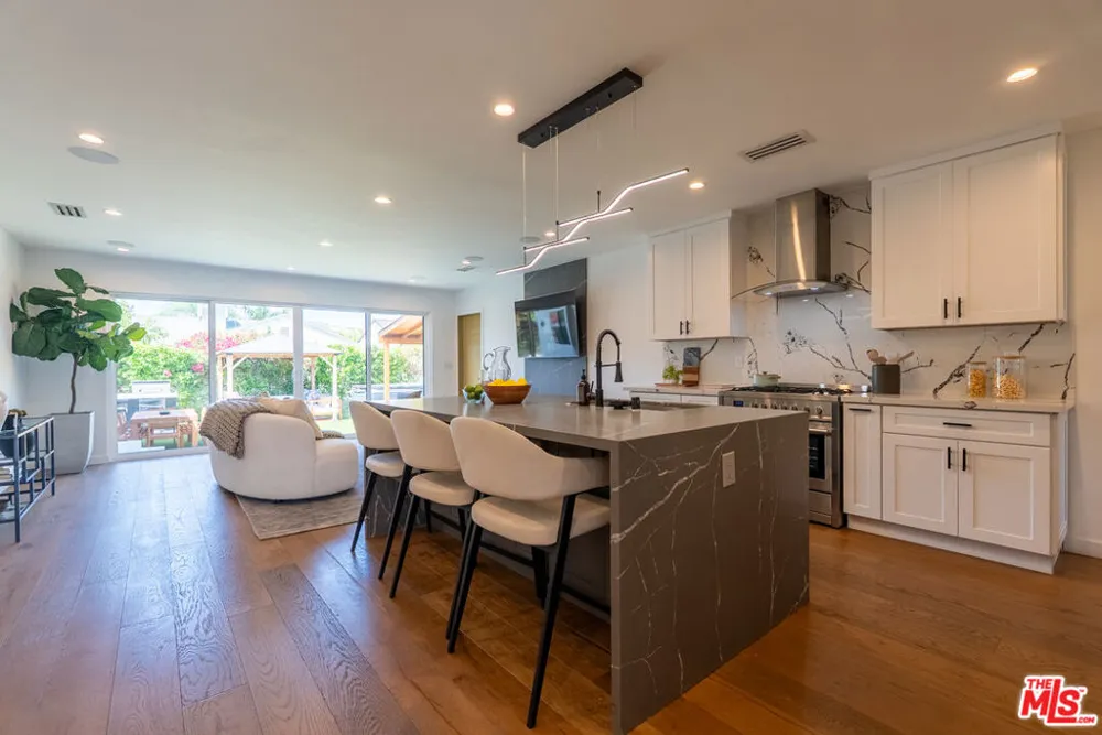 17723 Miranda Street Encino, CA 91316