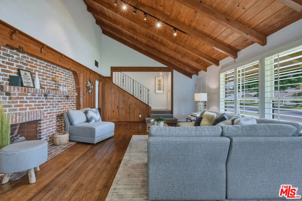 13155 Margate Street Sherman Oaks, CA 91401