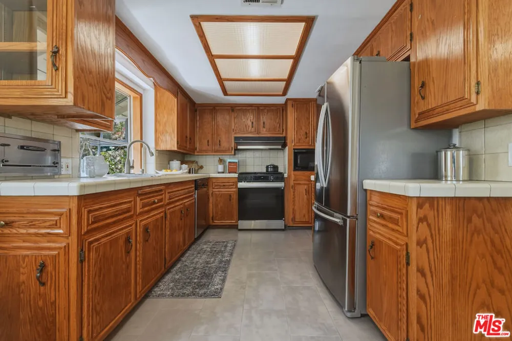 13155 Margate Street Sherman Oaks, CA 91401