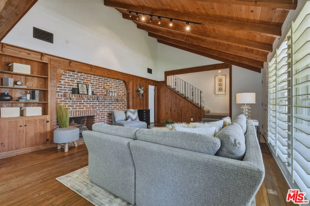 13155 Margate Street Sherman Oaks, CA 91401