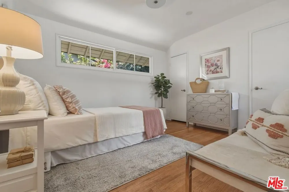 13155 Margate Street Sherman Oaks, CA 91401