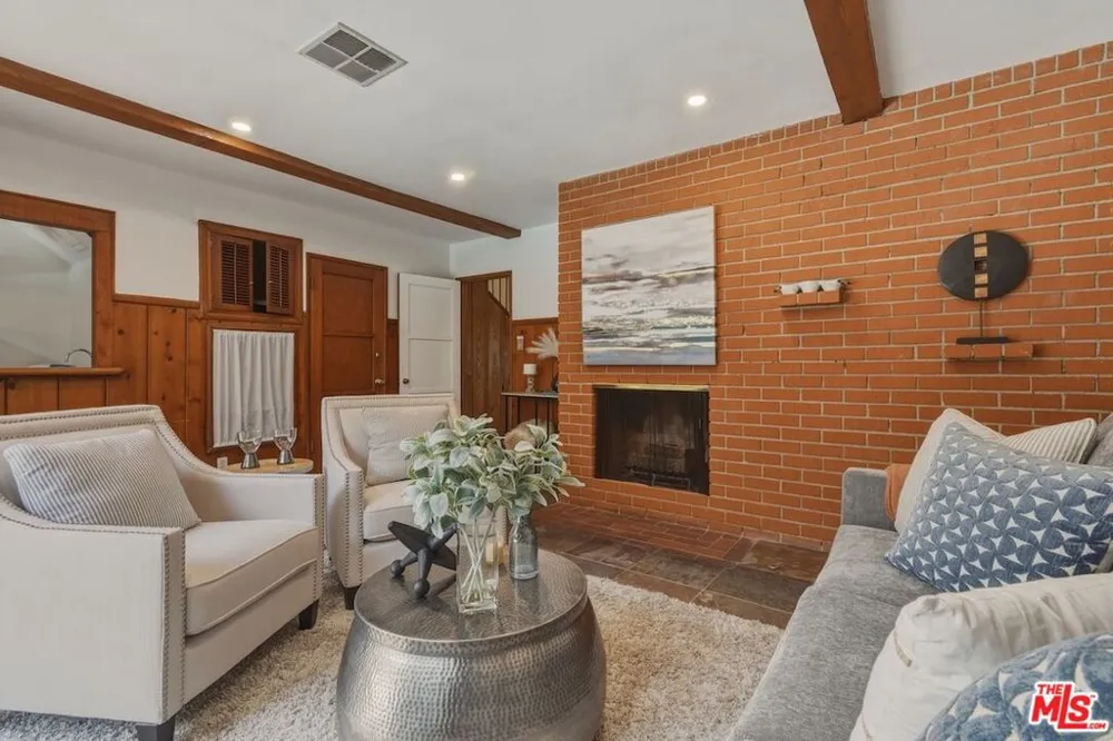 13155 Margate Street Sherman Oaks, CA 91401