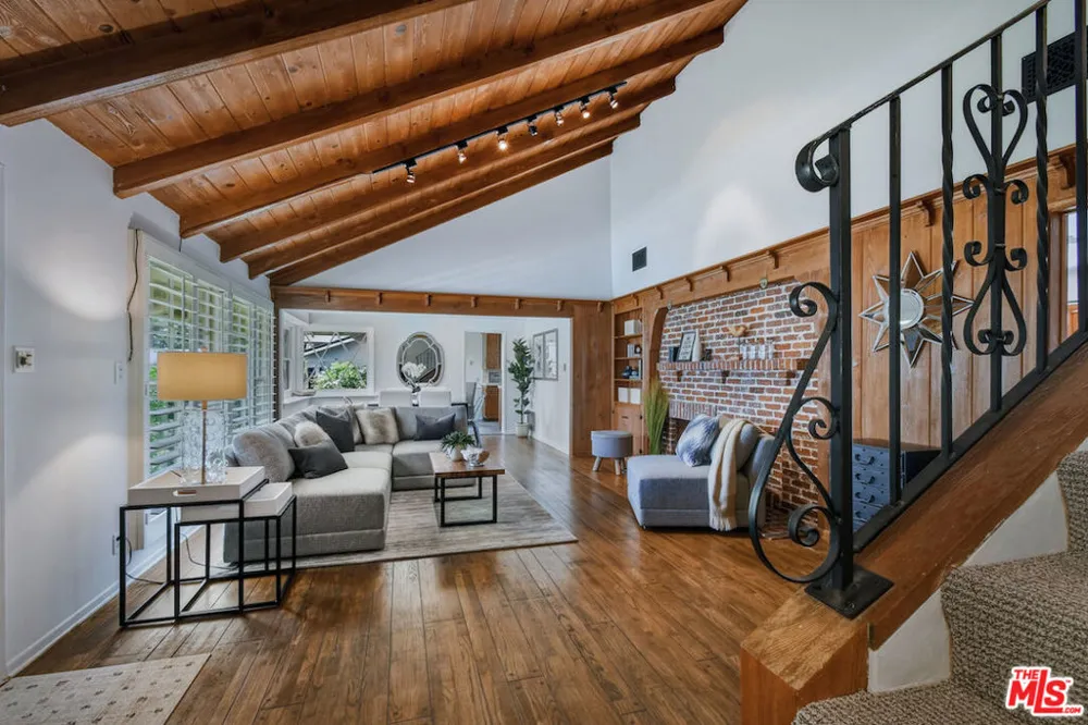 13155 Margate Street Sherman Oaks, CA 91401