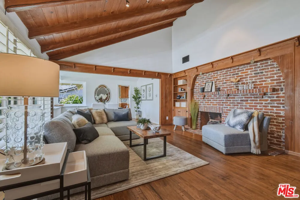 13155 Margate Street Sherman Oaks, CA 91401