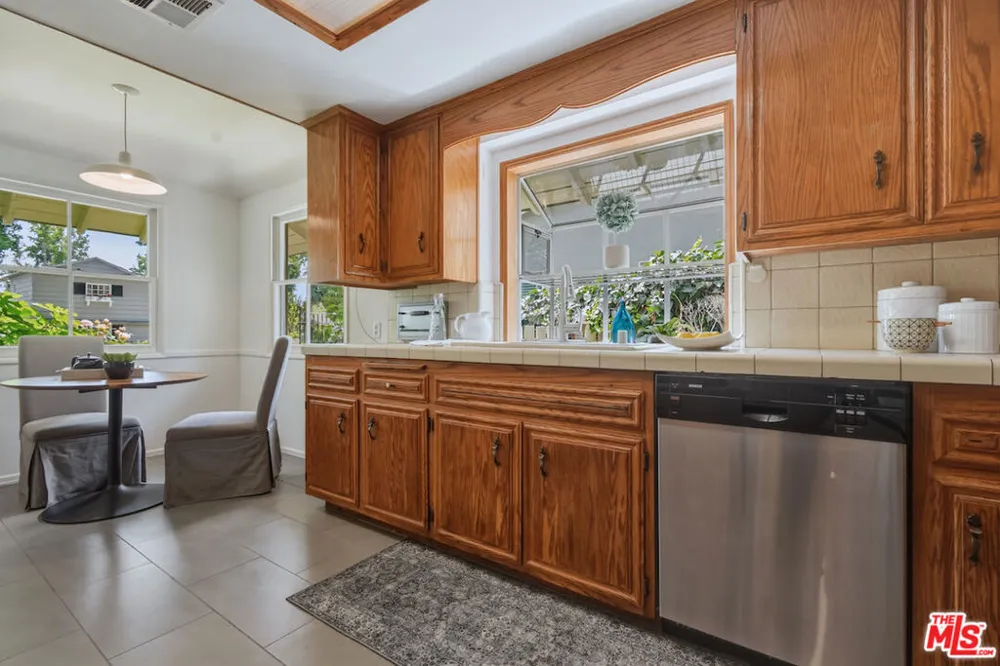 13155 Margate Street Sherman Oaks, CA 91401