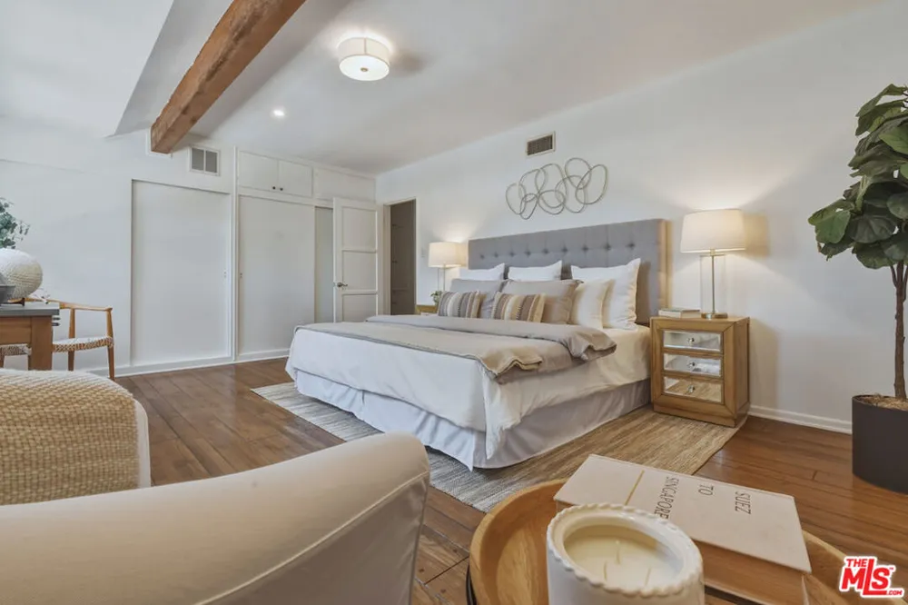 13155 Margate Street Sherman Oaks, CA 91401