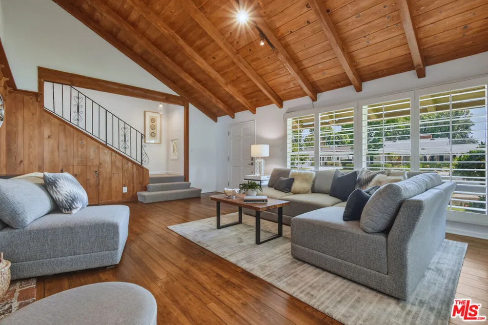 13155 Margate Street Sherman Oaks, CA 91401