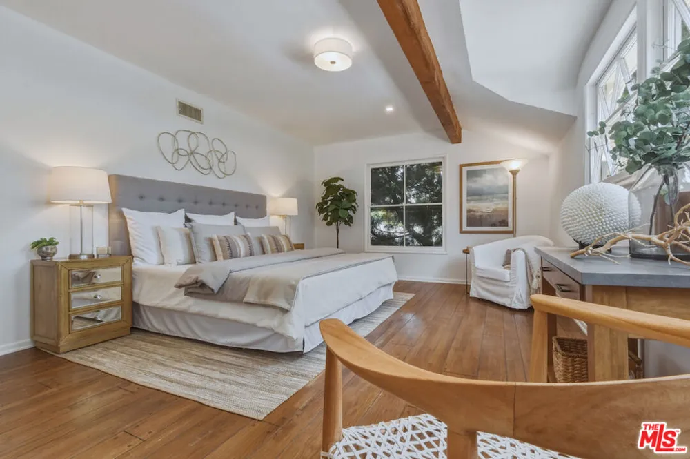 13155 Margate Street Sherman Oaks, CA 91401