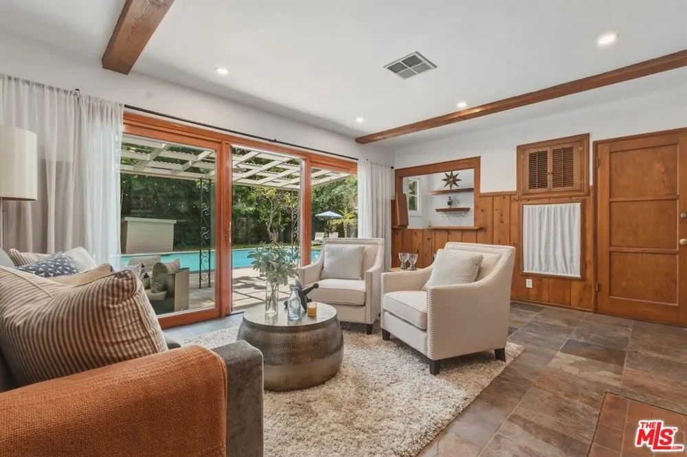 13155 Margate Street Sherman Oaks, CA 91401