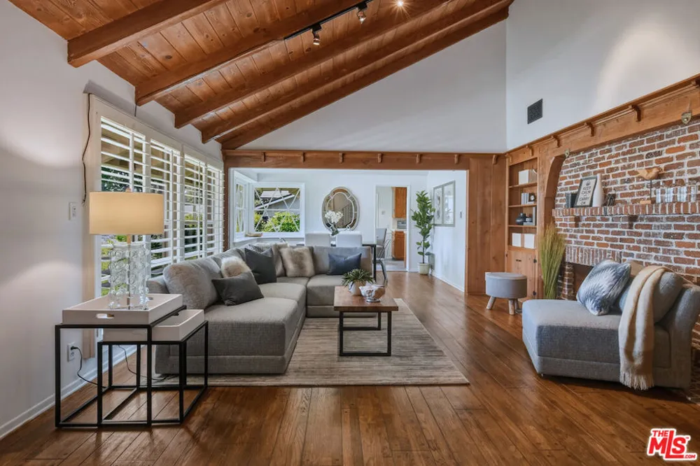 13155 Margate Street Sherman Oaks, CA 91401