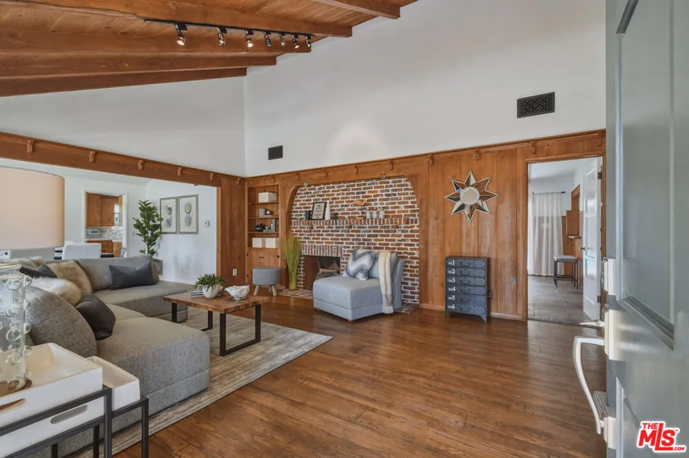 13155 Margate Street Sherman Oaks, CA 91401