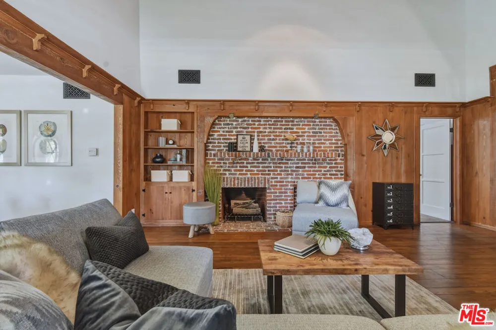 13155 Margate Street Sherman Oaks, CA 91401