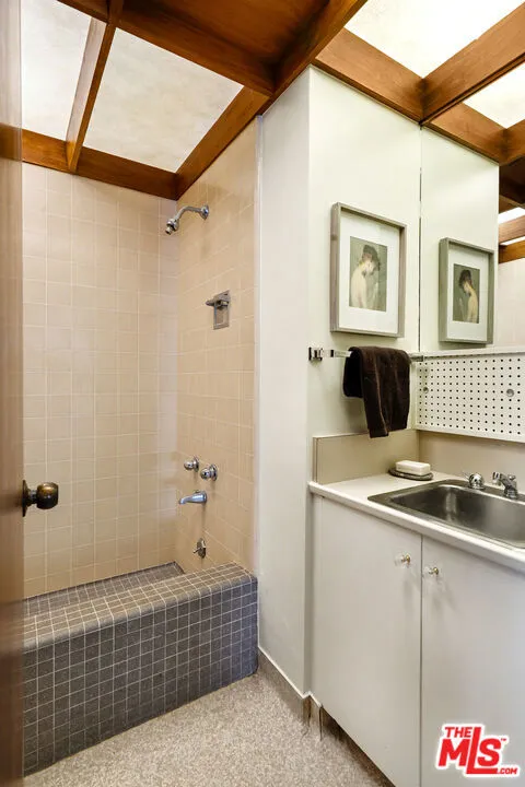 1024 Armada Drive Pasadena, CA 91103
