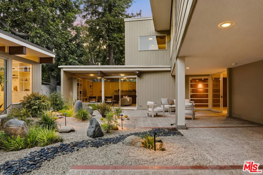 1024 Armada Drive Pasadena, CA 91103