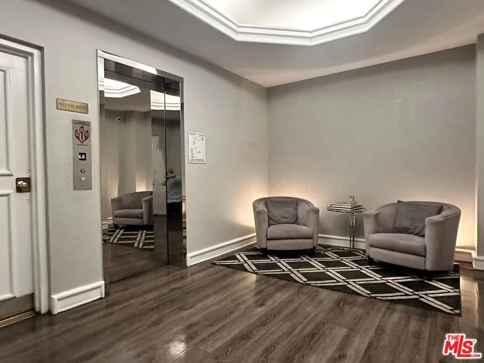 1131 Alta Loma Road #208 West Hollywood, CA 90069