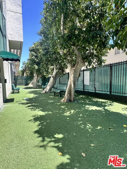 1131 Alta Loma Road #208 West Hollywood, CA 90069