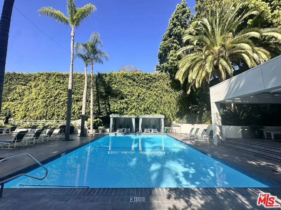 1131 Alta Loma Road #208 West Hollywood, CA 90069