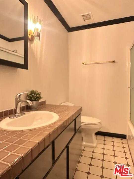 1131 Alta Loma Road #208 West Hollywood, CA 90069