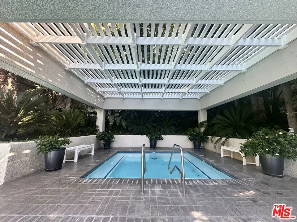 1131 Alta Loma Road #208 West Hollywood, CA 90069