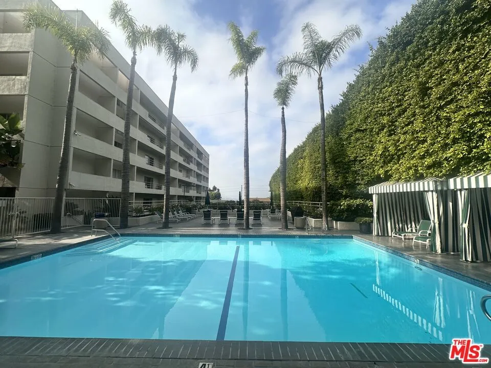 1131 Alta Loma Road #208 West Hollywood, CA 90069