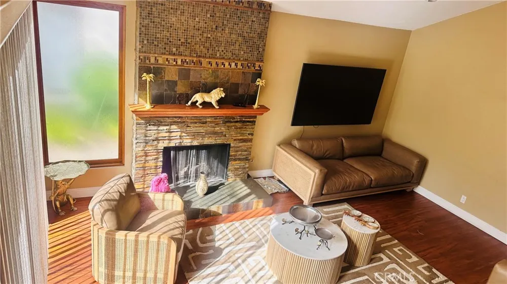 5711 Owensmouth #109 Woodland Hills, CA 91367