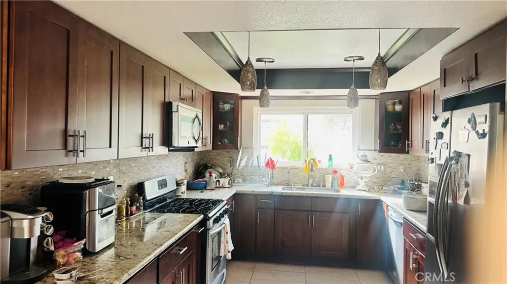5711 Owensmouth #109 Woodland Hills, CA 91367