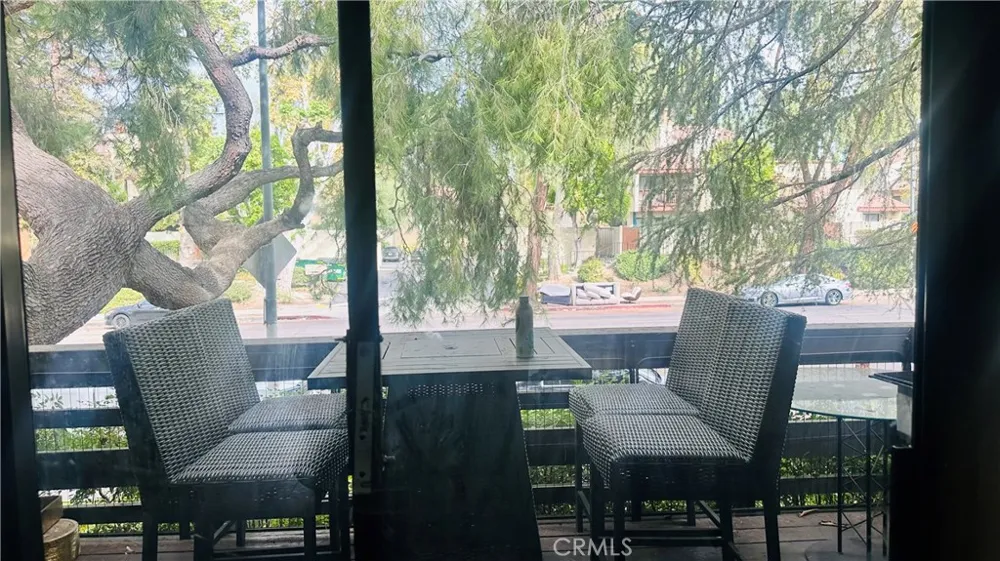 5711 Owensmouth #109 Woodland Hills, CA 91367
