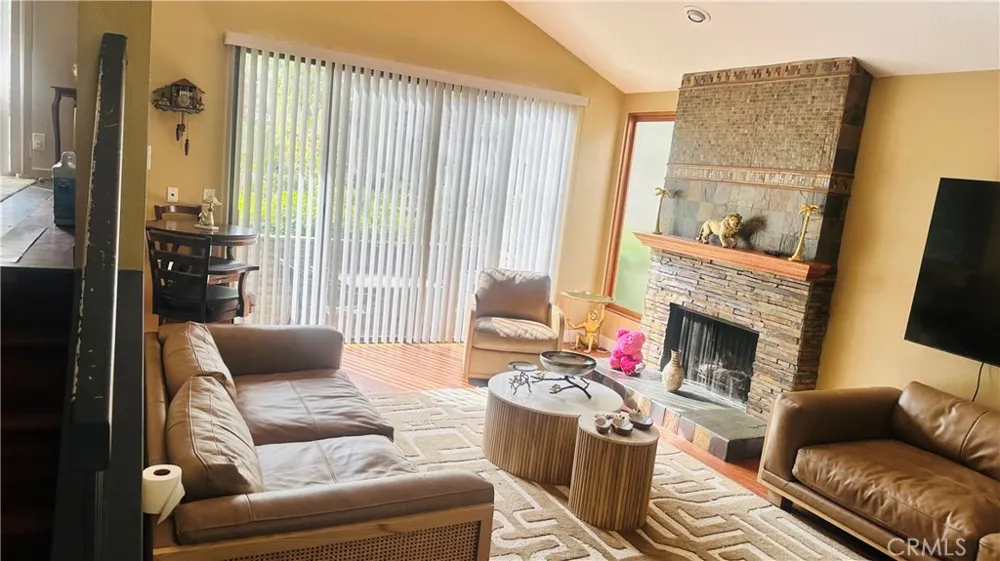 5711 Owensmouth #109 Woodland Hills, CA 91367