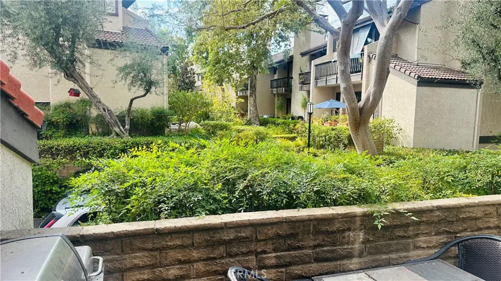 5711 Owensmouth #109 Woodland Hills, CA 91367
