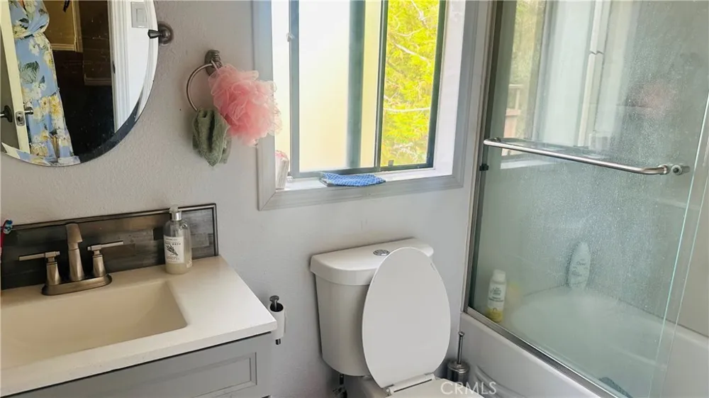 5711 Owensmouth #109 Woodland Hills, CA 91367